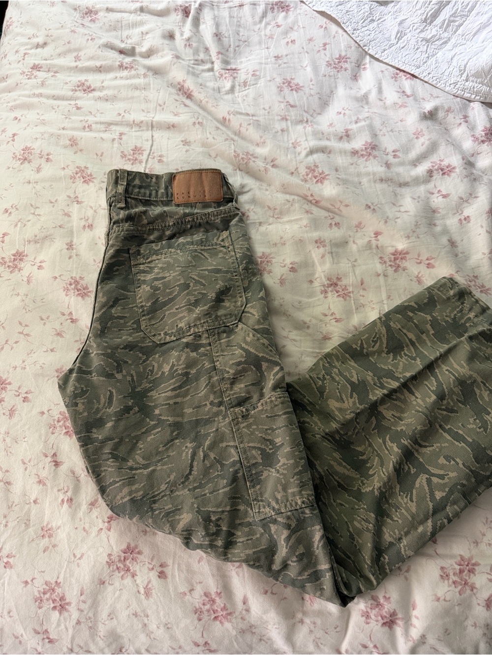 PacSun Tiger-Stripe Cargo Pants in Olive Green